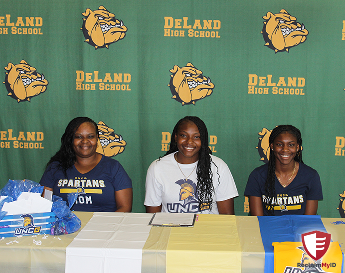 Jay'lin Hastings Signs with UNC Greensboro